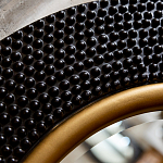 Зеркало в черной фактурной раме с золотым кантом Summon the Light варинант исполнения - 3 | Loft Concept в Волгограде