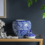 Ваза округлой формы с синей росписью и цветочным узором Blue & White Ornament варинант исполнения - 6 | Loft Concept в Волгограде