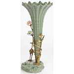 Ваза зеленая фарфоровая с волнистым краем с бронзовой фигуркой журавля Eden Garden  варинант исполнения - 2 | Loft Concept в Волгограде