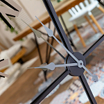 Часы настенные зеркальные с серебряным металлическим циферблатом Mirror Tower Clock варинант исполнения - 3 | Loft Concept в Волгограде