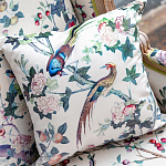Подушка декоративная с изображением птицы в саду Beige Chinoiserie Birds in the Rose Garden Cushion варинант исполнения - 2 | Loft Concept в Волгограде